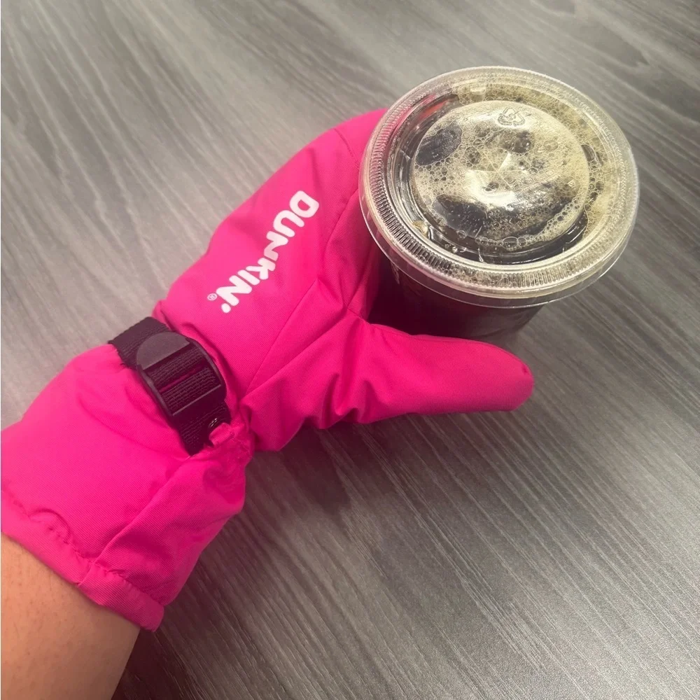 Official Dunkin’ Donuts 2026 Pink Iced Coffee Mitten Glove Merchandise Size M/L